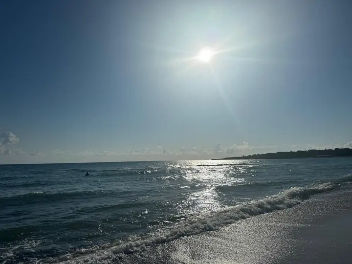 Слънце над вълните на Черно море